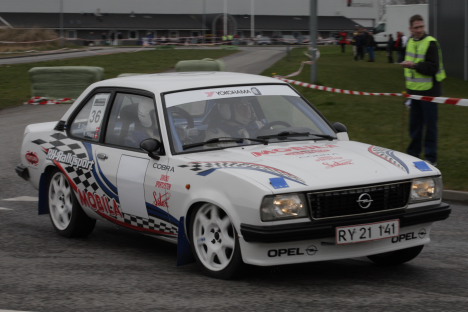 Rolf Trap Hillers og Caspe Nexø Andersen i Opel Ascona.
(Foto: Motorsporten.dk)